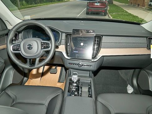 New 2026 Volvo XC90 T8 Plus w/ Protection Package AWD/4WD image 24