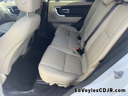 Used 2018 Land Rover Discovery Sport HSE image 26