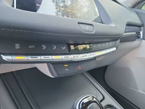 Used 2022 Cadillac XT4 Luxury FWD image 30