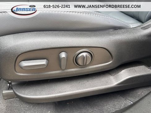 Used 2023 Buick Enclave Essence w/ Experience Buick Package FWD image 4