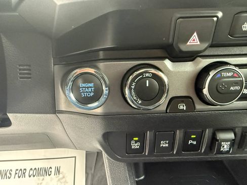 Used 2023 Toyota Tacoma TRD Off-Road w/ TRD Premium Off Road Package AWD/4WD image 33