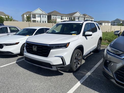 Used 2025 Honda Pilot Touring image 13