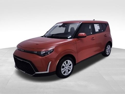 Used 2025 Kia Soul LX FWD image 6