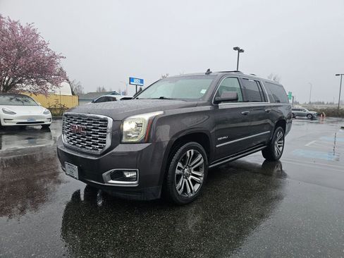 Used 2018 GMC Yukon XL Denali w/ Denali Ultimate Package image 3