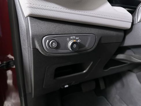 Used 2025 Chevrolet TrailBlazer LT AWD/4WD image 18