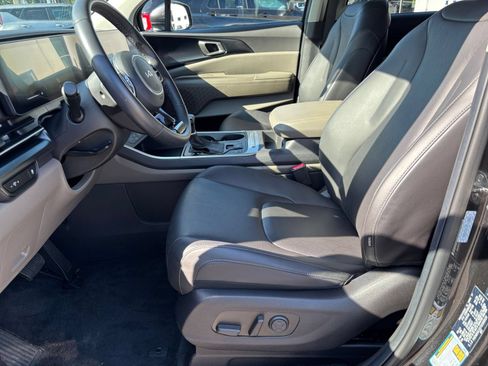 Used 2026 Kia Carnival FWD image 29