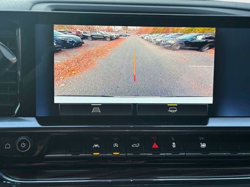 Used 2024 Chevrolet Silverado 1500 LT image 21