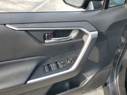 Used 2021 Toyota RAV4 XLE image 11