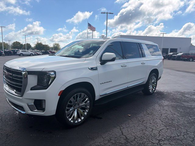 Used 2021 GMC Yukon XL SLT w/ SLT Luxury Plus Package AWD/4WD image 3