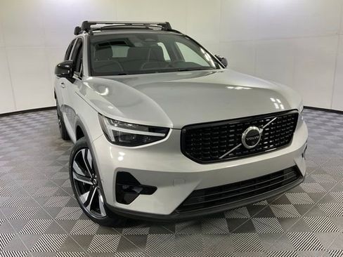 Certified 2023 Volvo XC40 B5 Ultimate w/ Protection Package Premier image 7