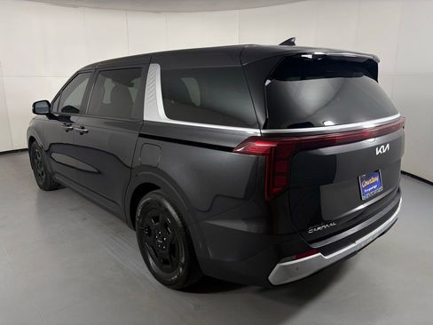 Used 2025 Kia Carnival image 6