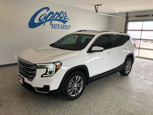 Used 2022 GMC Terrain SLT w/ Tech Package image 1