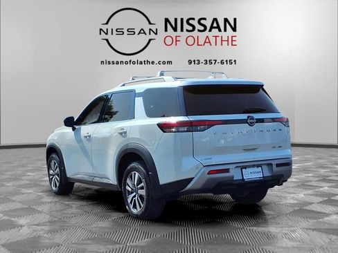 Used 2022 Nissan Pathfinder SL image 3