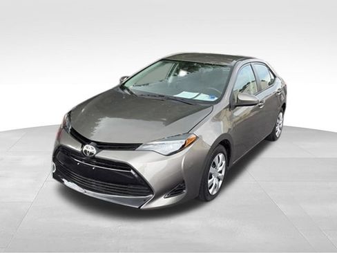 Used 2017 Toyota Corolla LE FWD image 30