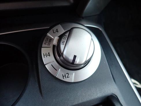 Used 2022 Toyota 4Runner SR5 AWD/4WD image 18