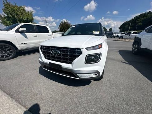 Used 2022 Hyundai Venue Limited FWD image 24