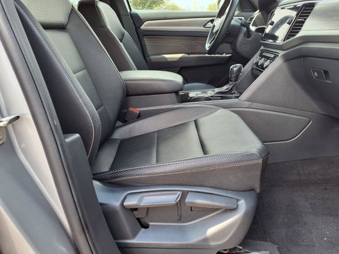 Used 2023 Volkswagen Atlas Cross Sport SE FWD image 12