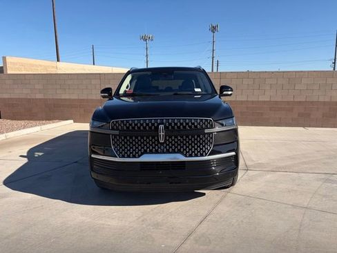 Used 2025 Lincoln Navigator L Reserve AWD/4WD image 11