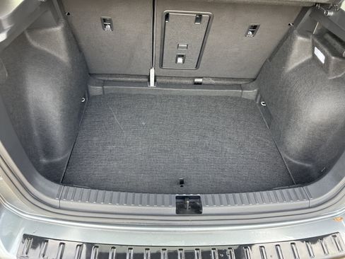 Certified 2025 Volkswagen Taos SE image 31