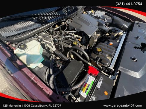 Used 2010 Lincoln Town Car Signature Limited image 38