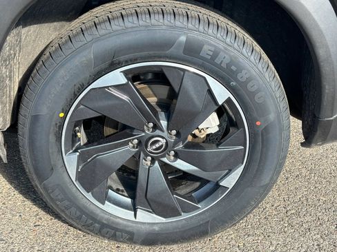 Used 2025 Nissan Rogue SV AWD/4WD image 25