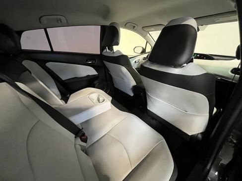 Used 2016 Toyota Prius Three Touring FWD image 12