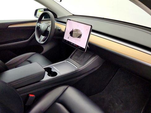 Used 2023 Tesla Model Y AWD image 31