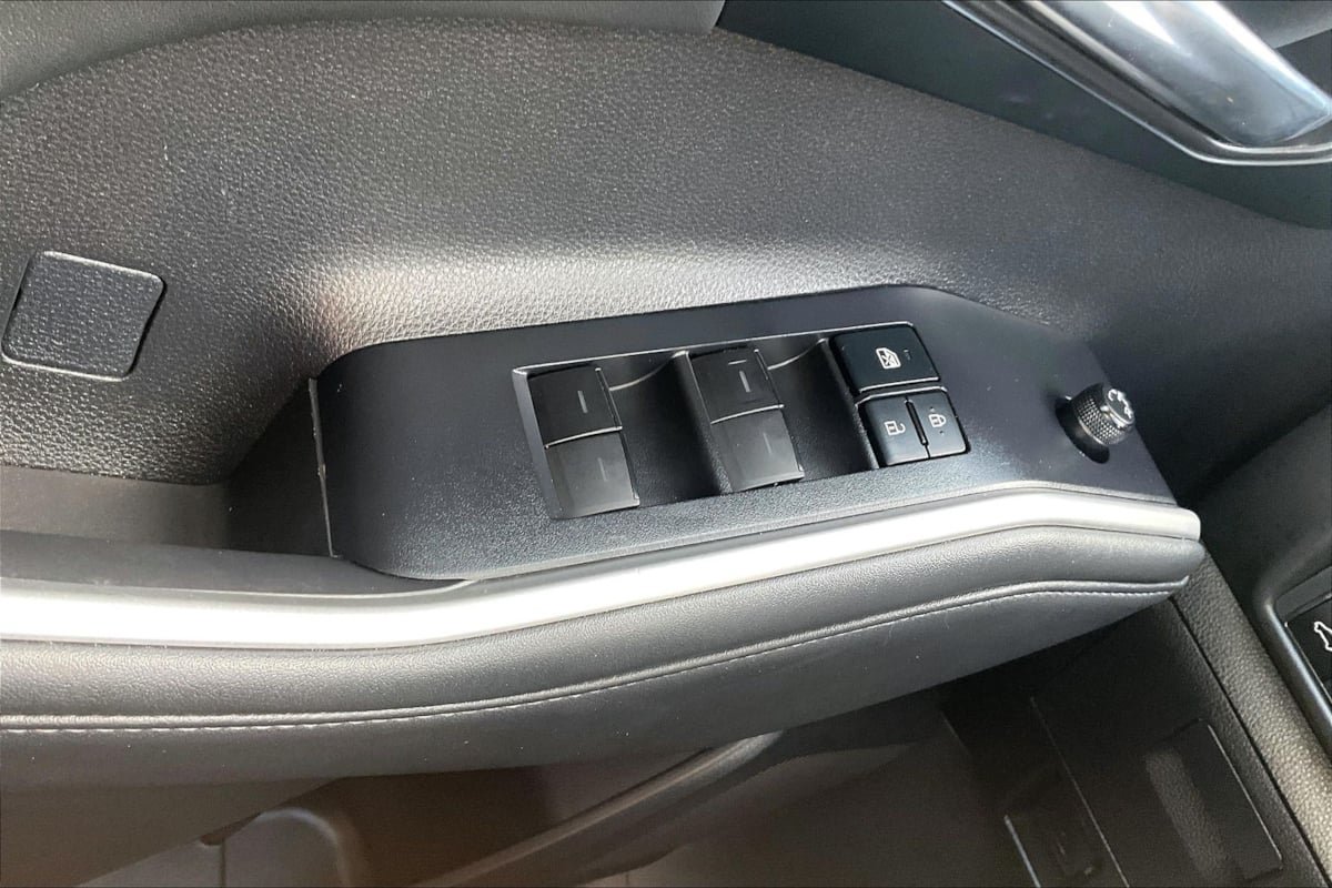 Used 2022 Toyota Highlander XLE AWD/4WD image 36