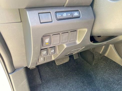 Used 2024 Nissan Frontier SV w/ Technology Package AWD/4WD image 15