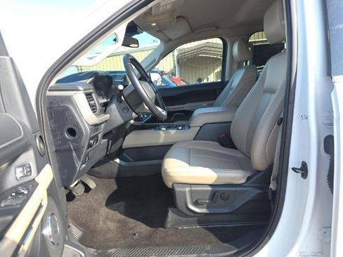 Used 2023 Ford Expedition Max XLT image 4