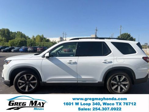 Used 2025 Honda Pilot Touring image 7