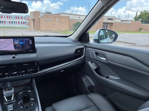 Used 2026 Nissan Rogue SL FWD image 31