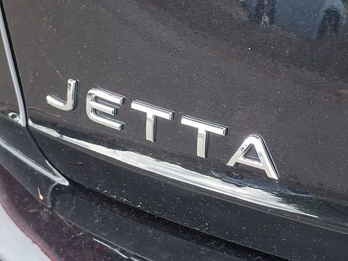 Used 2022 Volkswagen Jetta SE w/ Panoramic Sunroof Package FWD image 31