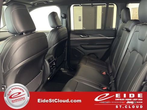 New 2025 Jeep Grand Cherokee Limited w/ Luxury Tech Group II image 21