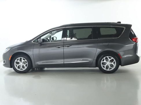 Used 2017 Chrysler Pacifica Touring-L Plus w/ Tire & Wheel Group FWD image 38