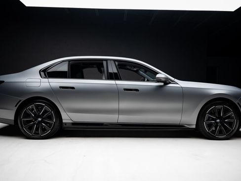 Used 2023 BMW i7 xDrive60 AWD/4WD image 35