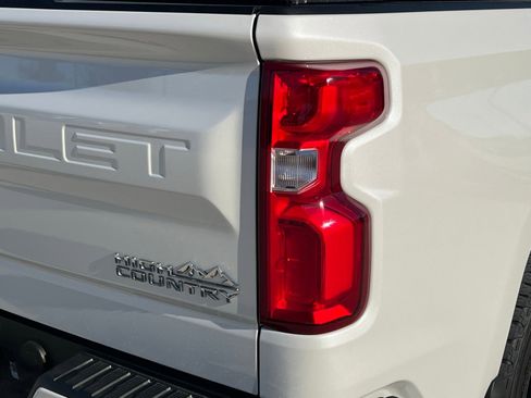 Used 2019 Chevrolet Silverado 1500 High Country w/ Z71 Off-Road Package image 14