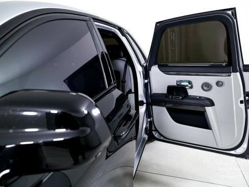Used 2022 Rolls-Royce Ghost Black Badge AWD/4WD image 17