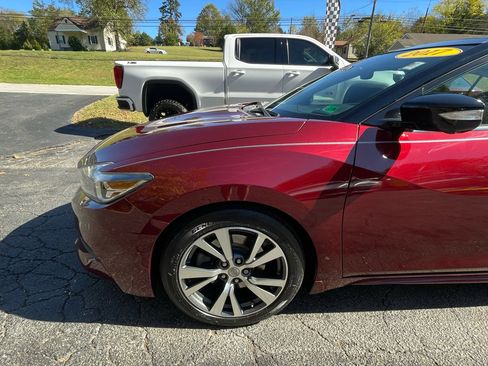 Used 2017 Nissan Maxima Platinum image 2