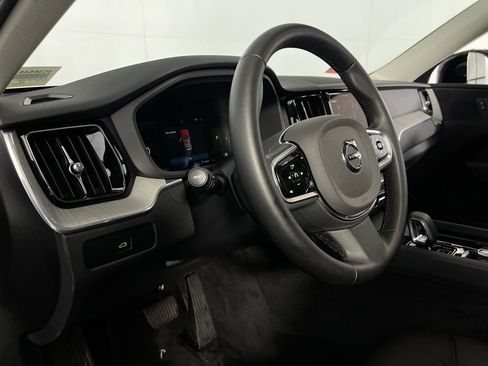 Used 2025 Volvo XC60 B5 Plus image 22