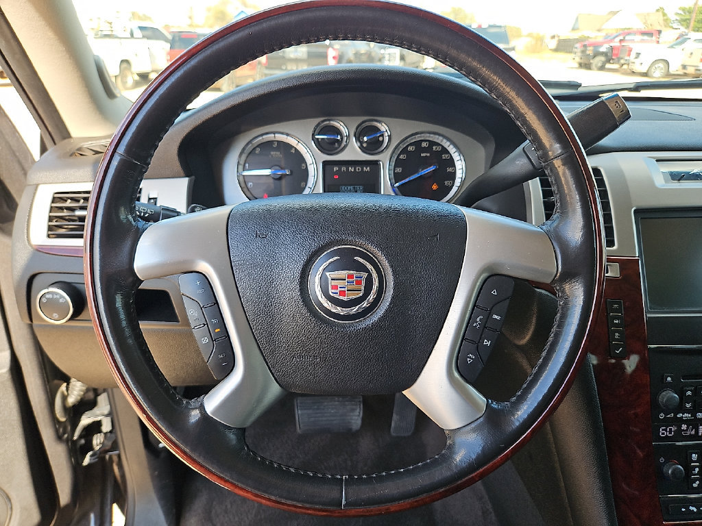 Used 2011 Cadillac Escalade Luxury RWD image 21