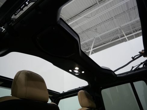 Used 2022 Jeep Wrangler Unlimited Sahara w/ Cold Weather Group AWD/4WD image 4