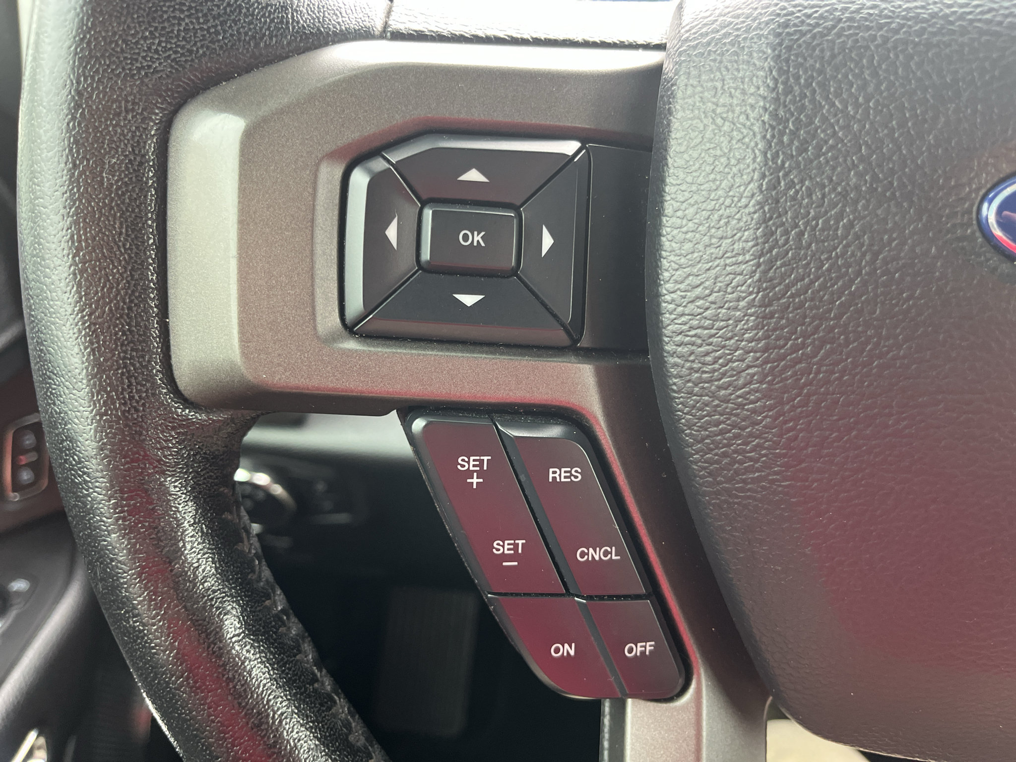 Used 2019 Ford Expedition XLT w/ Equipment Group 201A AWD/4WD image 14