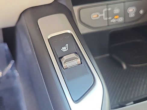 Certified 2025 Kia Sorento S AWD/4WD image 17
