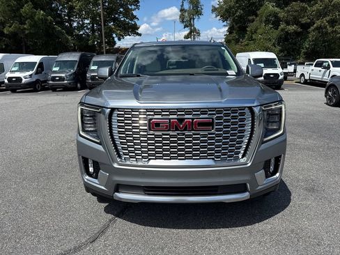 Used 2024 GMC Yukon XL Denali AWD/4WD image 2