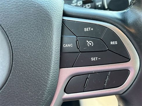 Used 2021 Jeep Cherokee Latitude Lux w/ Comfort/Convenience Group image 31