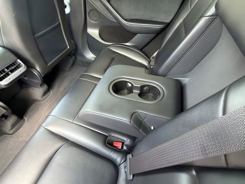 Used 2024 Tesla Model Y Long Range RWD image 34