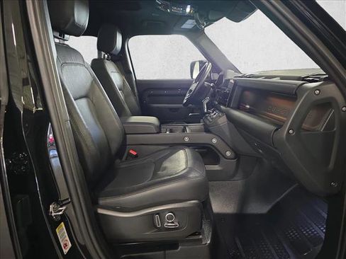 Used 2024 Land Rover Defender 130 X-Dynamic SE image 10