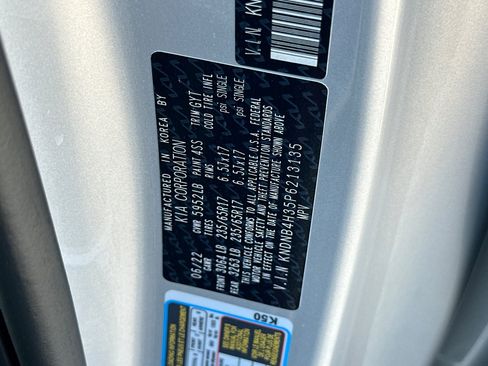 Used 2023 Kia Carnival LX FWD image 30