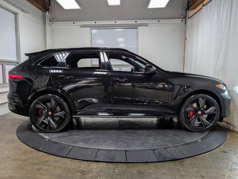 Used 2022 Jaguar F-PACE SVR image 10